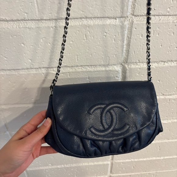 Chanel caviar leather navy blue half moon wallet on chain bag - Picture 3 of 16